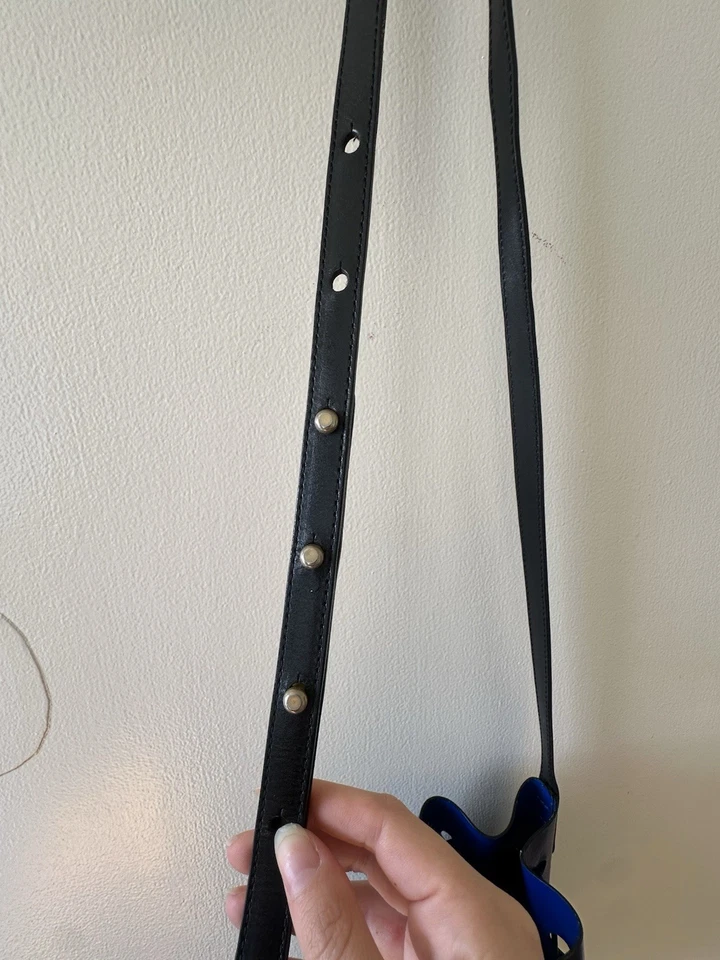 Bolso Mansur Gavriel Cuero Negro con Forro Azul Excelente Estado Foto 4 de 4