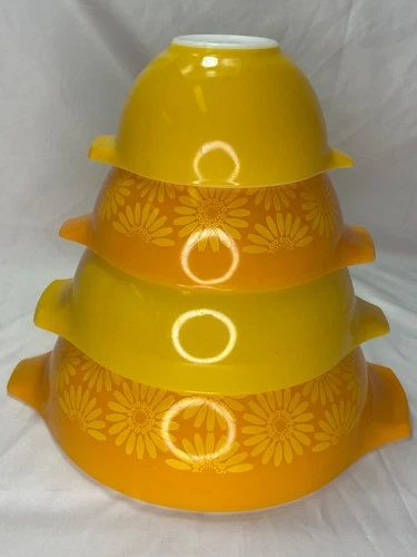 Vintage Pyrex Sunflower Daisy Yellow Orange Cinderella Nesting Bowl Set Of 4
