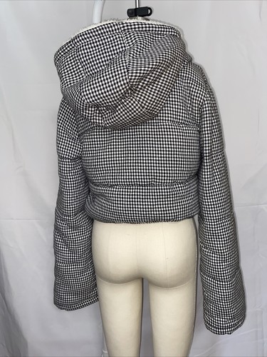 Giacca bomber Forever 21 cropped con cappuccio foderata in pile patch grunge anni 90 grazie! - Foto 5 di 8