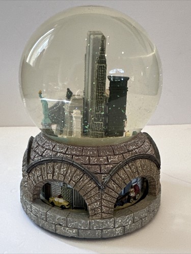Macy's 2005 Twin Towers Snow Globe Buildings Display Music Spinning cars - Picture 2 of 5