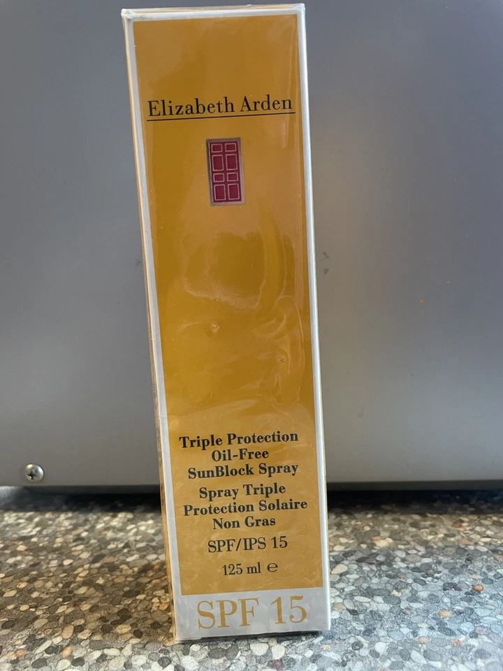 Elizabeth Arden Triple Protection Oil-Free Sunblock Spray SPF15 125ml - Image 1 of 2