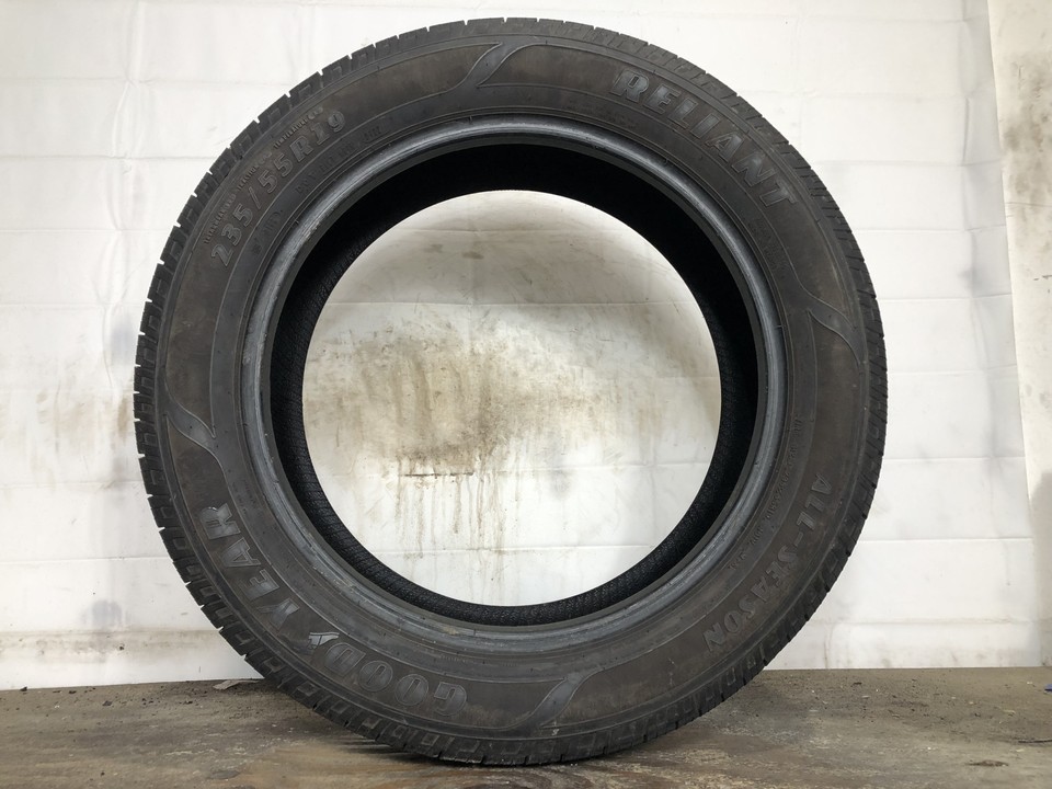 [1] Goodyear Reliant All-Season P235/55R18 235 55 18 Tire 7.75-8.5/32 ...