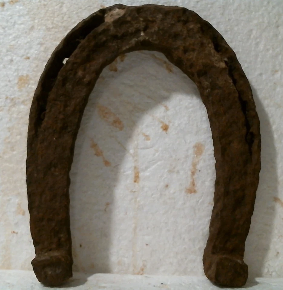 Two Antique Iron Horse Shoes Virginia Farm Battlefield Possibly Civil War a-img-4