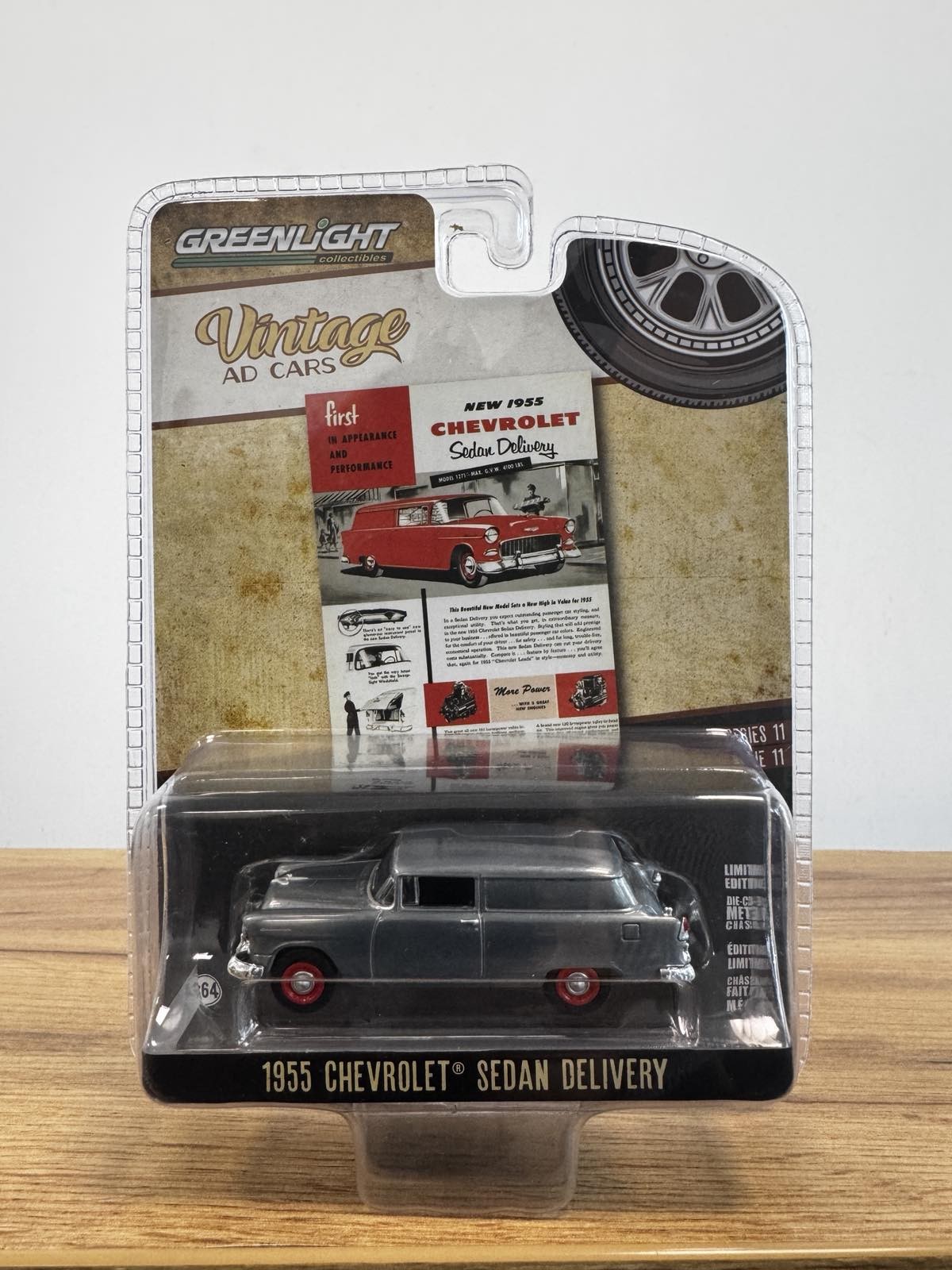 GREENLIGHT GREEN MACHINE 39150-A 1:64 1955 Chevrolet Sedan Delivery “First in Ap