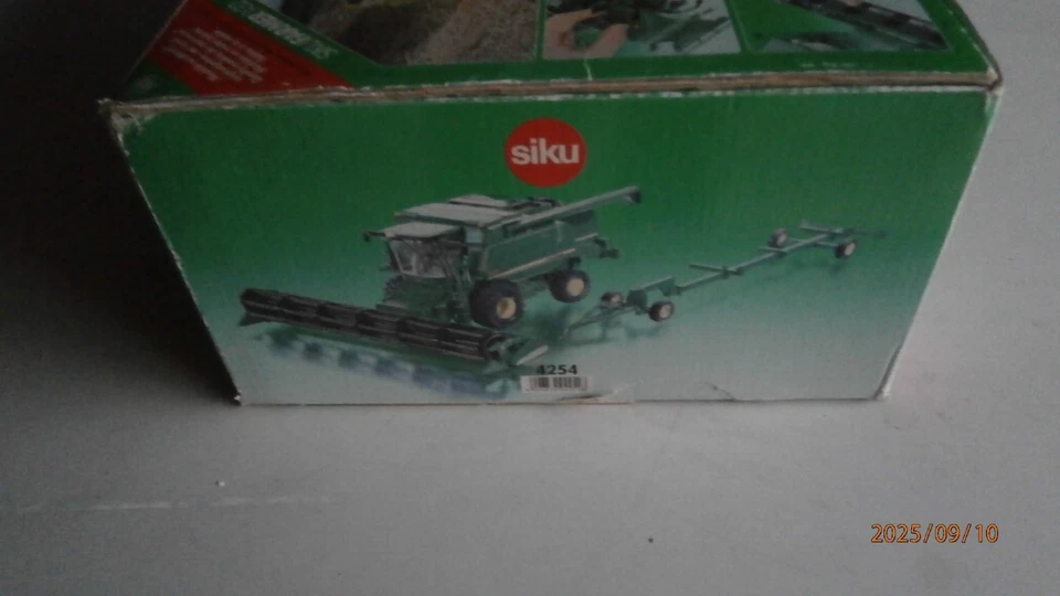 MOISSONNEUSE JOHN DEERE t670i SIKU ECHELLE 1/32 ET SA BOITE - Photo 4/4