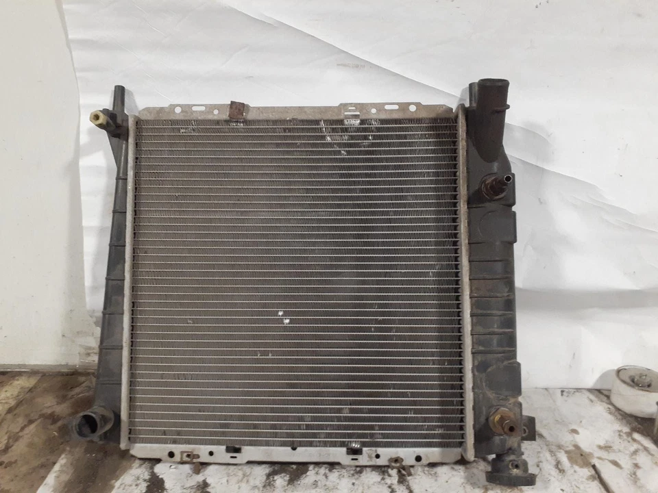 Used Radiator fits: 1994 Ford Ranger 6 cylinder 3.0L AT Grade A — 第 2/4 张图片
