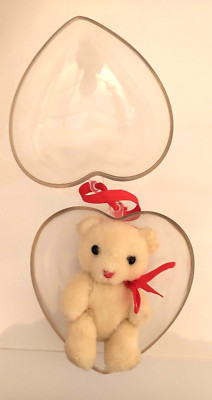 Vintage kleiner Teddybär im Kunststoffkoffer in Herzform. Bewegliche Arme & Beine.