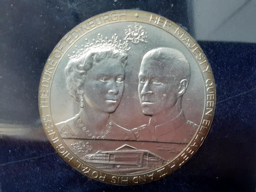 Their Majesties the Emperor and Empress of Japan Commemorative Medal - Picture 3 of 4