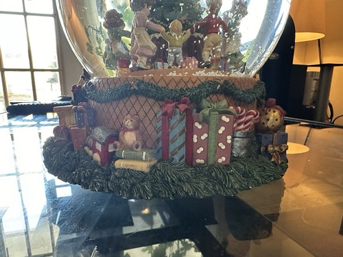 Christmas Carol Snow Globe - Picture 6 of 11