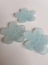 Knöpfe Jim Knopf Blüte hellblau groß Acryl