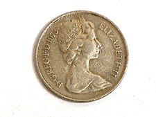 Vintage 1973 Queen Elizabeth II 10 New Pence Coin (3)