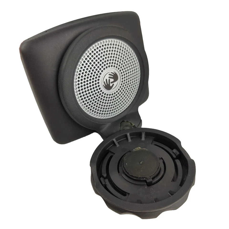 TOM TOM One N14644 GPS Bundle WIth USB Cord, Charger & MOUNT No Suction Cup - Image 3 of 4