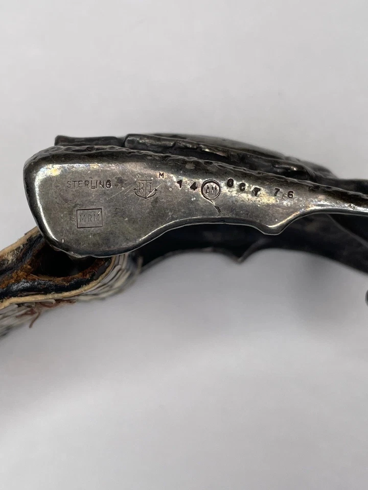 Cinturón de plata esterlina con hebilla de escarabajo sello R L cinturón texturizado de cuero talla 45 Foto 2 de 4