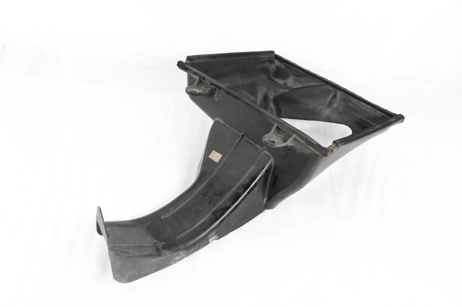 2014-2019 MASERATI GHIBLI M157 FRONT RIGHT SIDE INTERCOOLER AIR DUCT SHROUD OEM