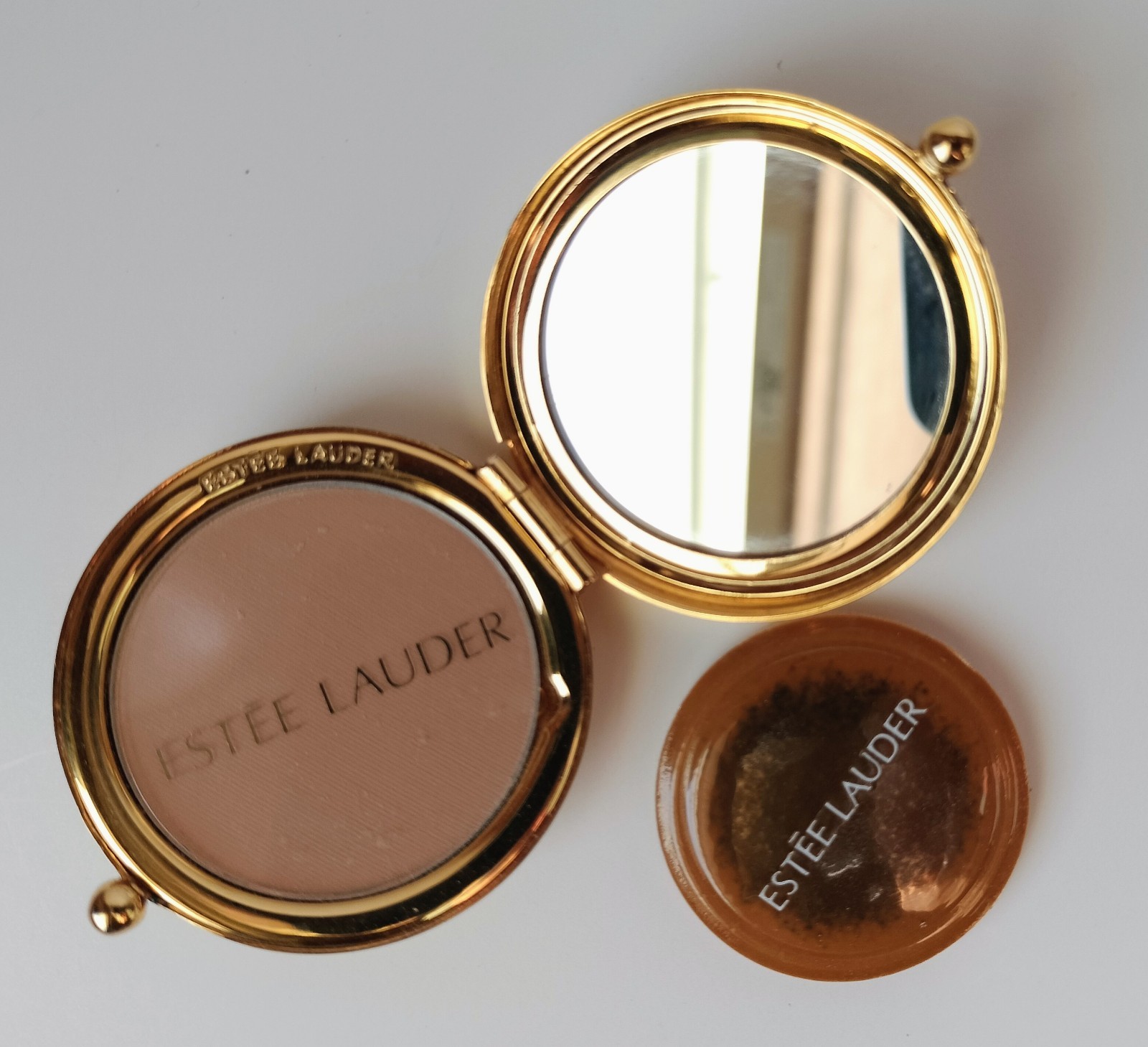 Vintage Estee Lauder Lucidity Light/Med 02 Pressed Powder Round Gold Compact-NEW