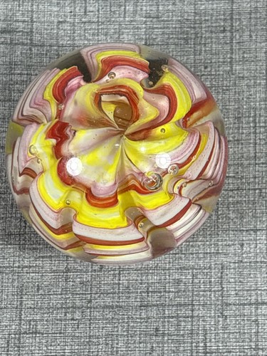 Dynasty Gallery Heirloom Collectibles Large Glass Paperweight Decoration - Picture 5 of 7