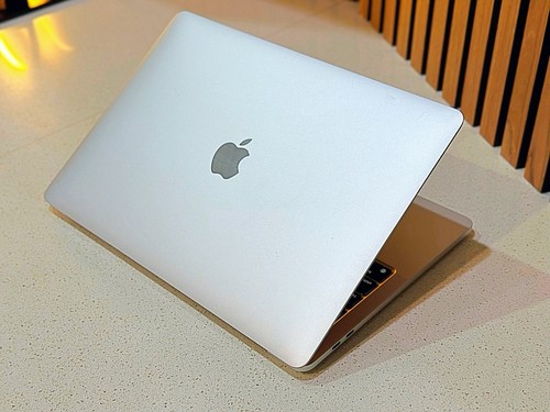 2020 Apple MacBook Pro M1-Chip TouchBar ™256GB SSD*8GB* macOS*13-In*USBC #3649 - Picture 2 of 14