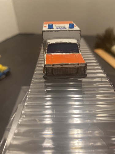 Matchbox 1977 White Paramedics Ambulance Van with Opening Rear Doors A9 - Picture 5 of 15