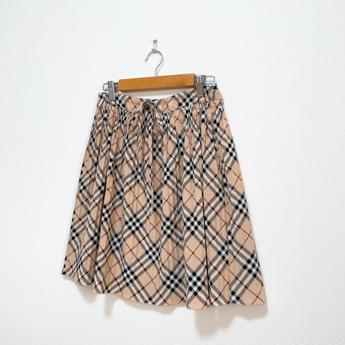 VIP【送料無料・関税込み】Burberry Pleated Fringed-edge Skirt s-l1200.jpg