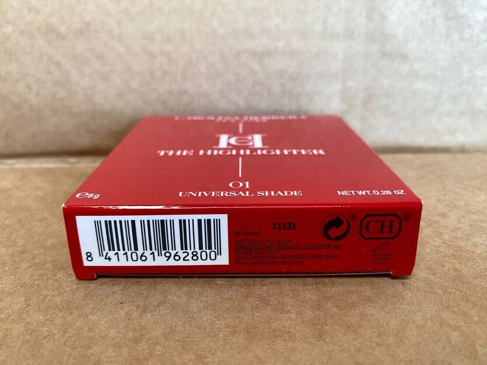 Carolina Herrera The Highlighter Gesichtspuder 01 Universal Shade 8g/34€ - Bild 3 von 3