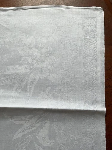 antique damask napkins x 4 arum lily pattern 26.5”x25.25” (670mm x 670mm)