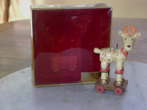 VINTAGE 1977 HALLMARK YESTERYEARS RENTIER ORNAMENT BAUMSCHNEIDER SAMMLUNG - Bild 1 von 7