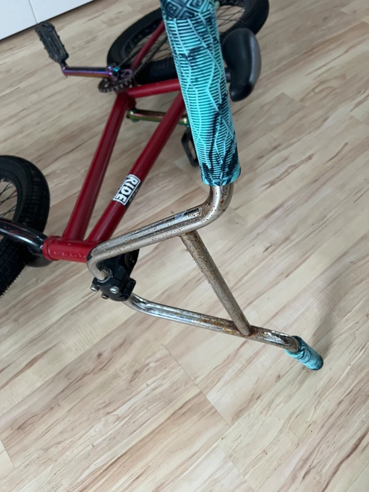 Fahrrad Bmx in der farbe rot mit guter zustand!! für alle fragen schreiben - Bild 3 von 4