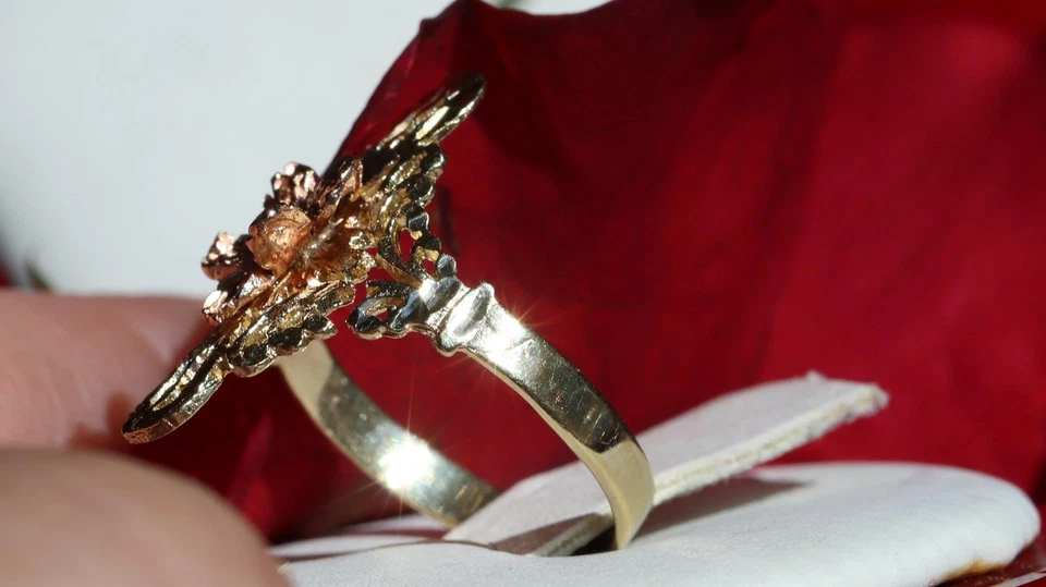 14k multi tone gold ring diamond cut flower sz 7.5 vintage handmade 2.65gr N3419 - Image 3 of 4