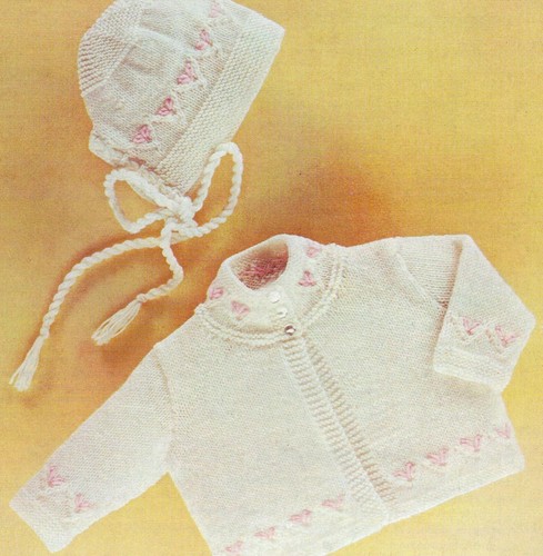 Peter Pan 246: Mantel & Haube mit Lazy Daisy Detail 4-lagig 46-51cm/18-20" Brustumfang