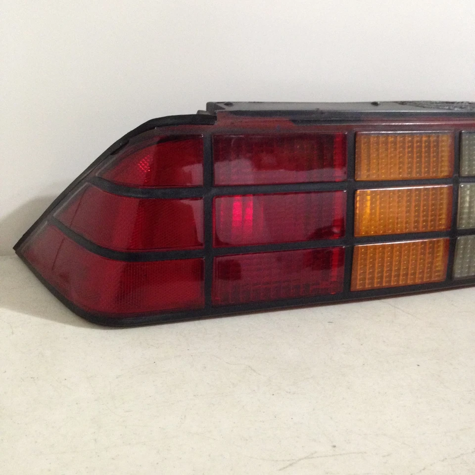 Luz trasera Chevy Camaro IROC Z-28 Z28 1982-1992 ESTILO REJILLA LADO DEL CONDUCTOR IZQUIERDO FABRICANTE DE EQUIPOS ORIGINALES Foto 4 de 4