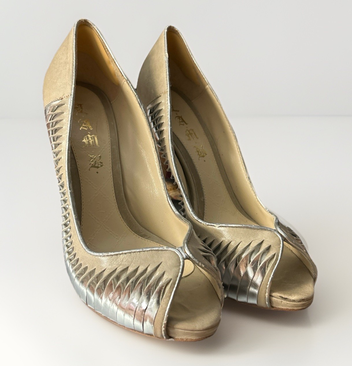 L.A.M.B. Gwen Stefani Metallic Gold Silver Ribbed Peep Toe Heels 8.5M Spain