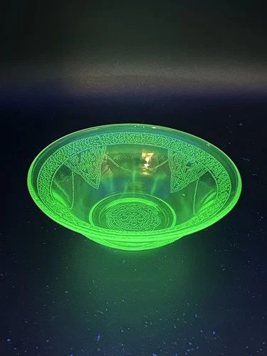 Vintage Uranium Glass Georgian/Love Birds Federal Glass Green Vaseline bowl 30’s
