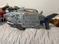 Hotwheel Shark Storage, Cars And Roll Through Makes Sounds And Lights Up Crack