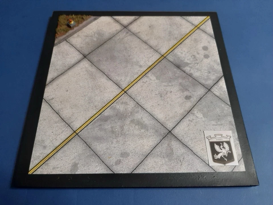 basetta per aerei wooden airfield base painted and ready to use 25x25x1 cm - Immagine 3 di 4