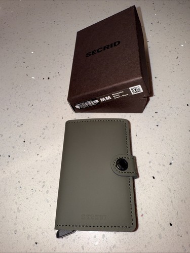 Secrid Slimwallet in Matte GREEN-BLACK - Picture 1 of 3