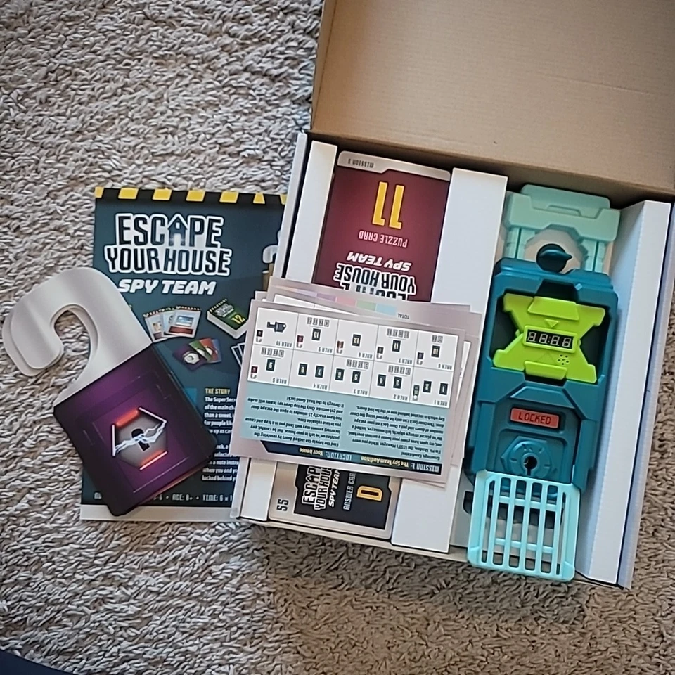 ESCAPE ROOM Spy Team Fun Strategy Family Edition BOARD GAME Escape Your House - Image 3 of 3