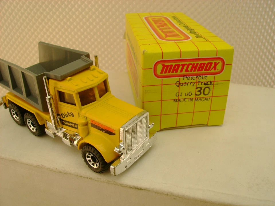 1983 MATCHBOX SUPERFAST #30 PETERBILT DUMP QUARRY TRUCK DIRTY DUMPER NEW IN BOX - Image 2 of 4