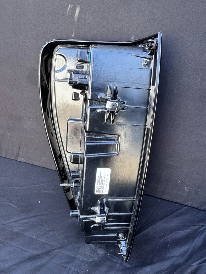 GMC Sierra 2500 3500 2020 2023 luz trasera halógena para pasajeros OEM Foto 2 de 3