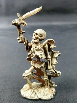Pewter Undead Skeleton Knight 1997 Diorama Figurine Statue 4'' Giant Bones 