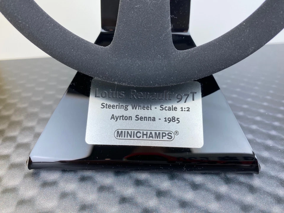 Minichamps 1:2 Lenkrad Ayrton Senna 1985 Team Lotus F1 254850012 - Bild 2 von 4