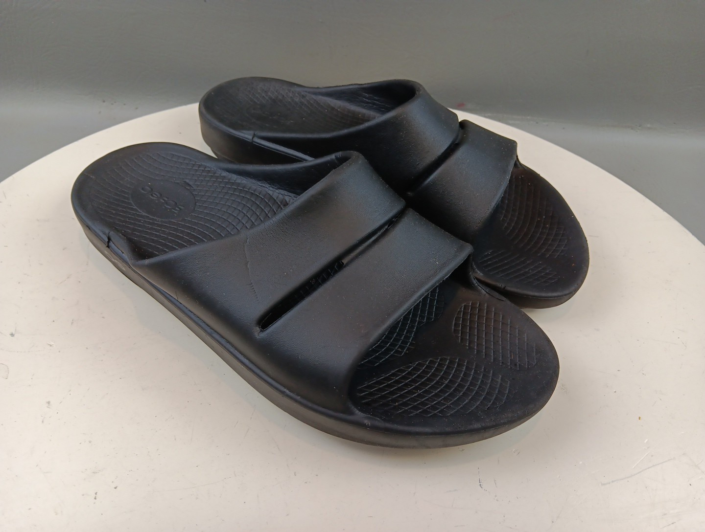OOFOS OOahh Slide Recovery Sandals Unisex Black Men's Size 10 Women's Size 12