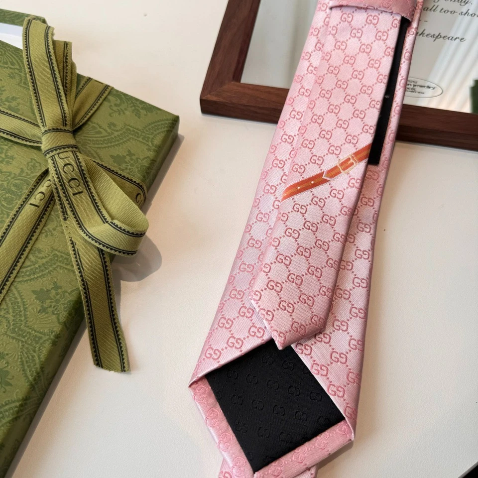 New Pink GUCCI GG Monogram Silk Tie 3*58in - Image 2 of 4