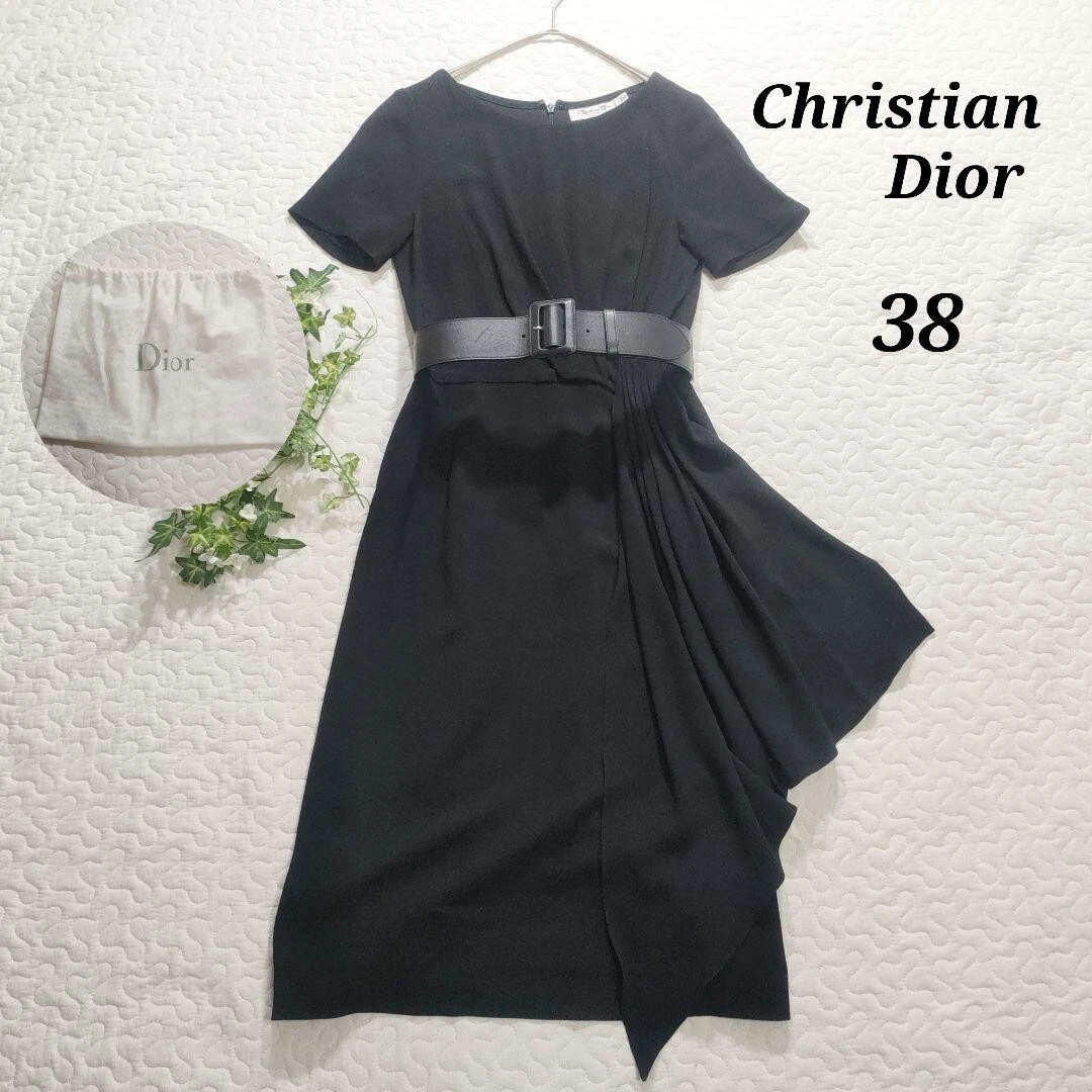 Robe noire Christian Dior Georgette avec ceinture cuir jamais utilisée design élégant