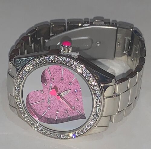 Betsey Johnson rhinestone bezel pink glitter heart dial bracelet watch NIB New - Afbeelding 1 van 6