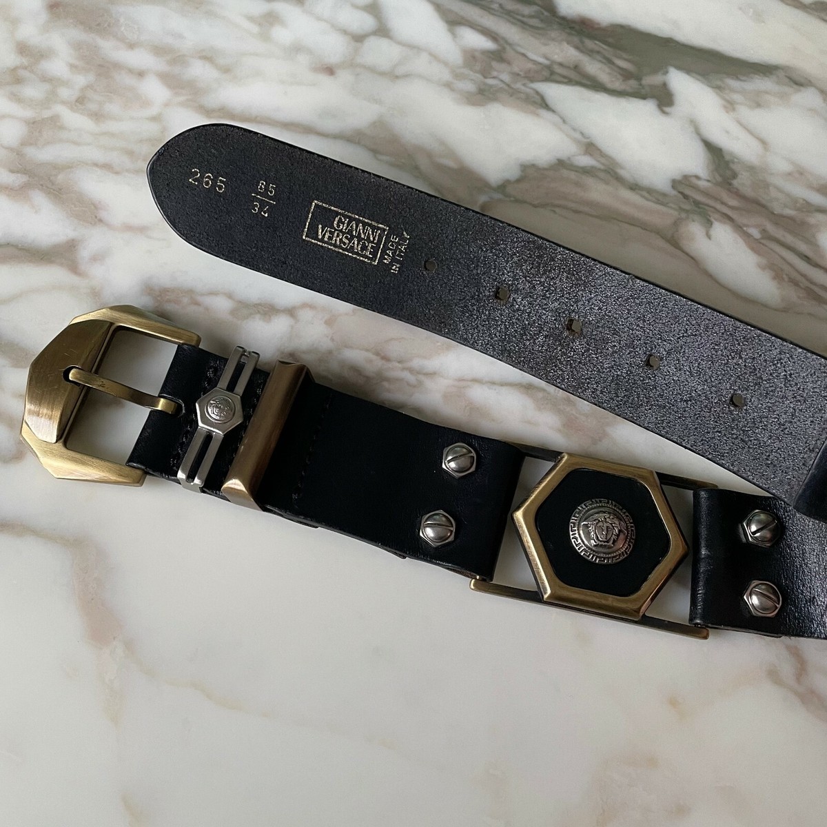 GIANNI. VERSACE. ベルト Authentic Gianni Versace Italy Medusa Leather White Belt 28