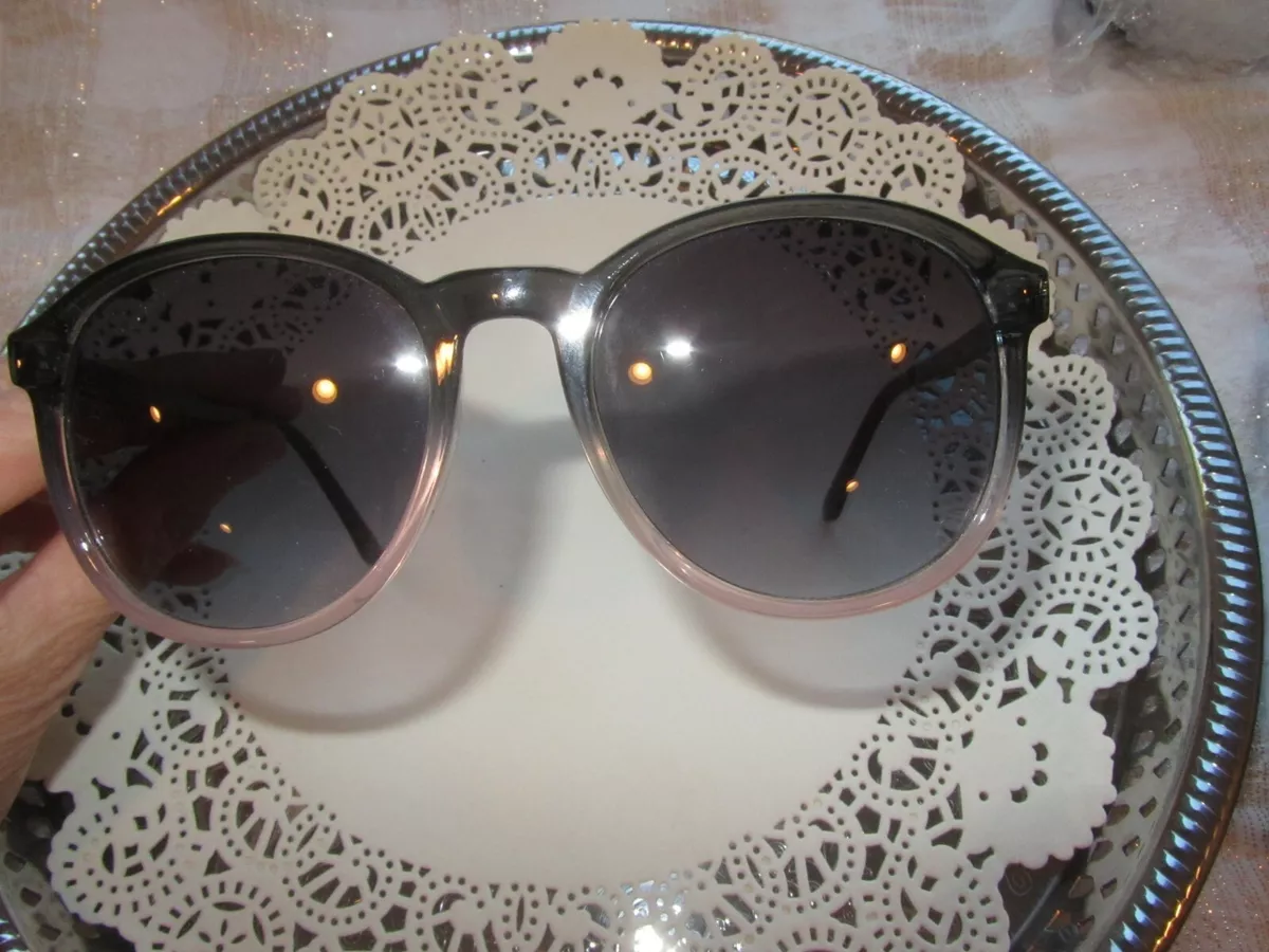 BARELY WORN A SUNNY PLACE FOR SHADY PEOPLE SUNGLASSES 2 TONE FRAME GRAY