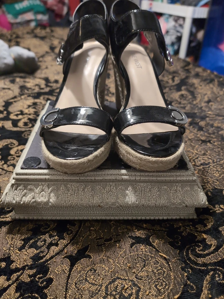 Sandalias cuñas alpargata charol negro Nine West Ezybrezyo talla 7 Foto 2 de 4