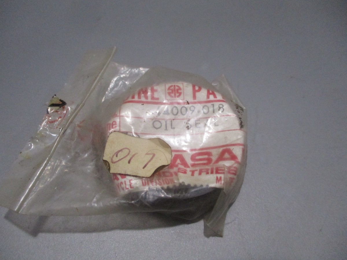 K　です。 NEW OEM Kawasaki Fork Seal KD125 KE125 KS125 KX125 44009-018 NOS