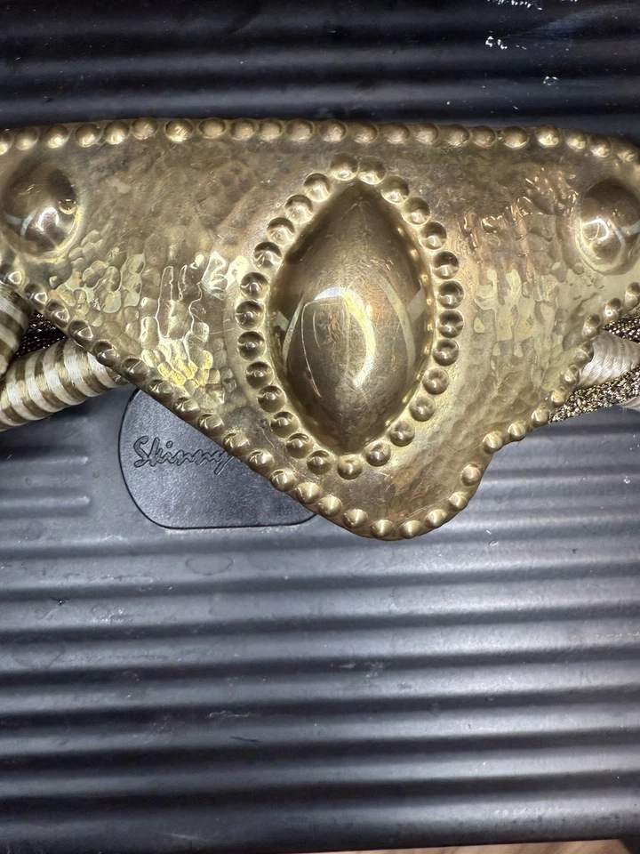 Cinturón ajustable vintage Carolyn Tanner para mujer de latón y concha arte textil Foto 4 de 4