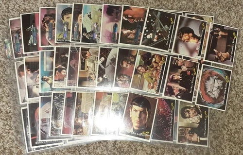 Star Trek 1976 Topps Trading Cards Set of 88 Cards and 19 stickers Touched once